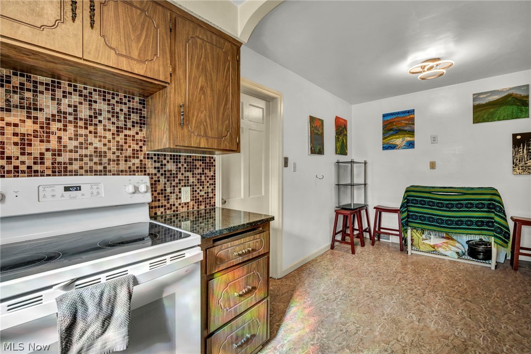 13570 Cedar Road Cleveland, OH 44118 - Photo 23 of 50