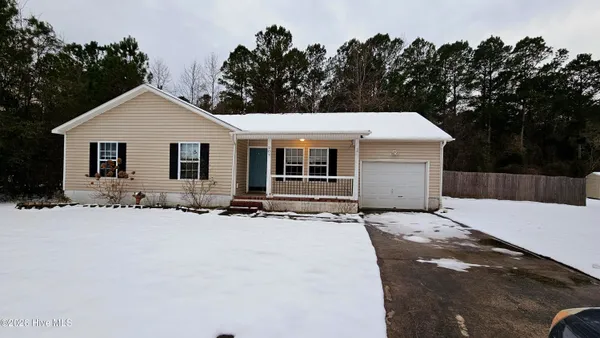 $1,750 | 207 America Court, Jacksonville, NC 28540