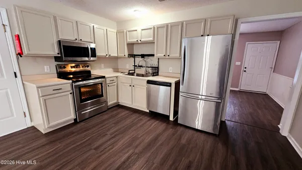 $1,750 | 207 America Court, Jacksonville, NC 28540