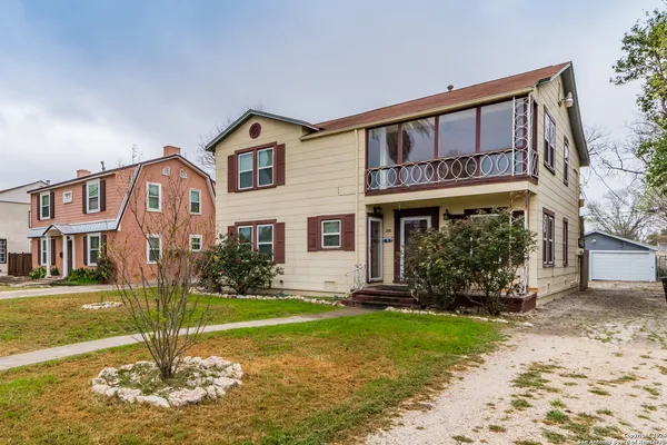 $1,295 | 2218 West Mistletoe Avenue, San Antonio, TX 78201