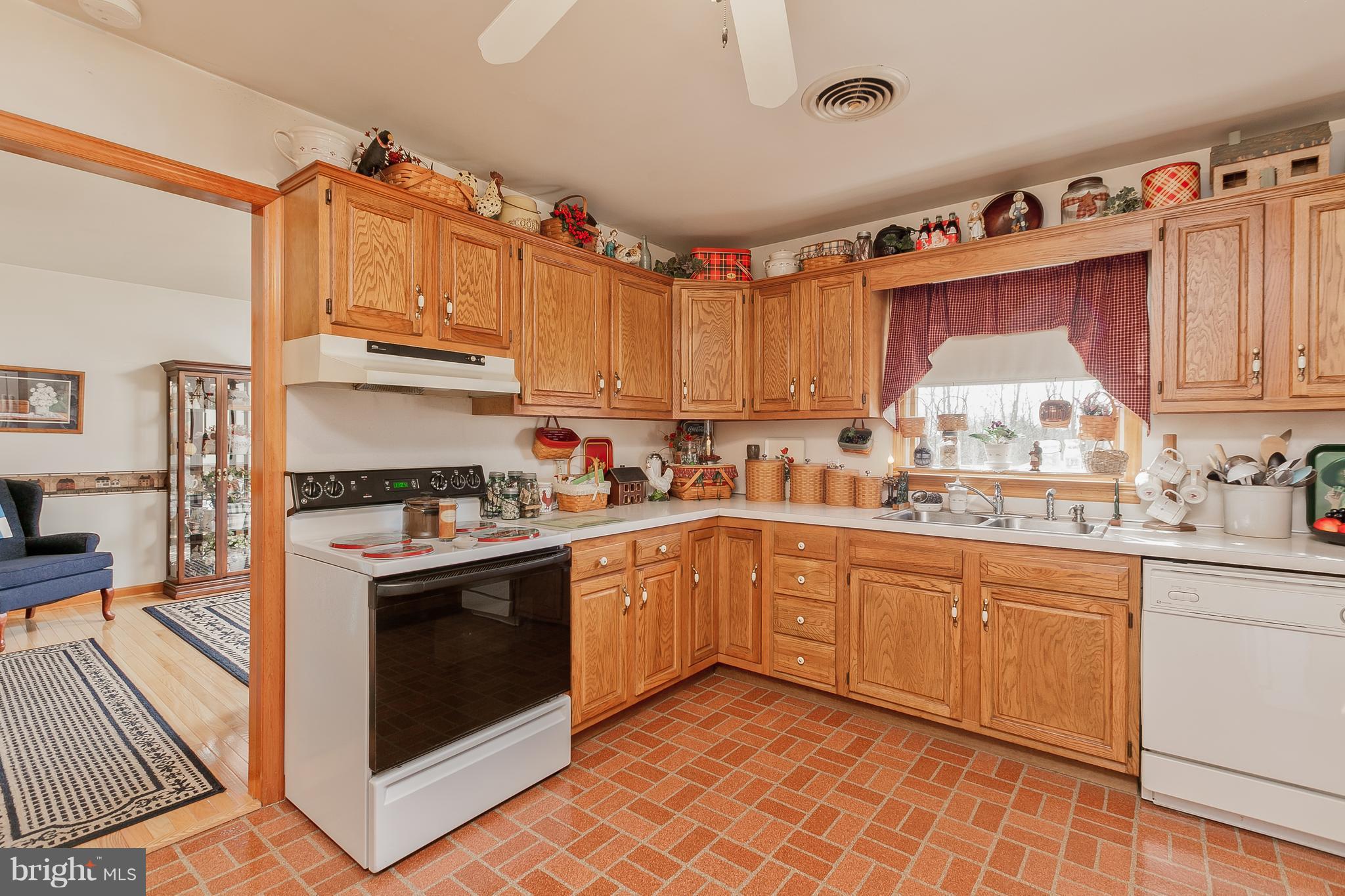 14823 Clear Spring Road Williamsport, MD 21795 - Photo 10 of 29 Kitchen