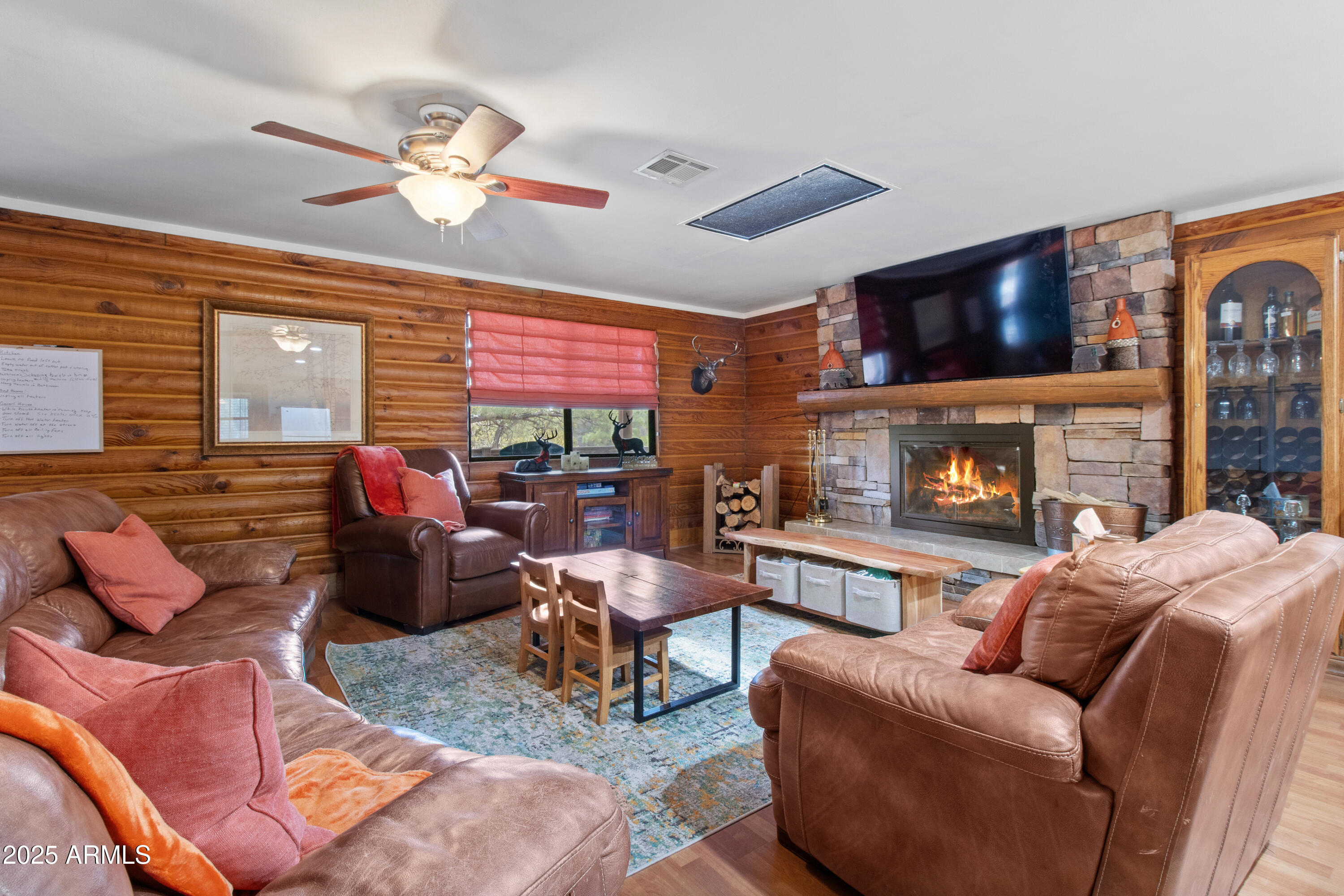 3004 Pinewood Drive Overgaard, AZ 85933 - Photo 2 of 29 Livingroom