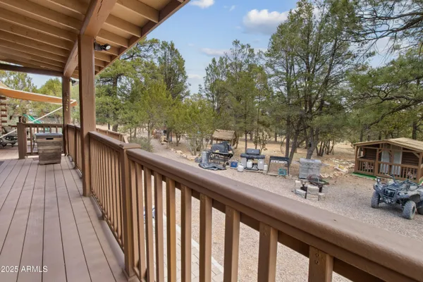 $600,000 | 3004 Pinewood Drive, Overgaard, AZ 85933