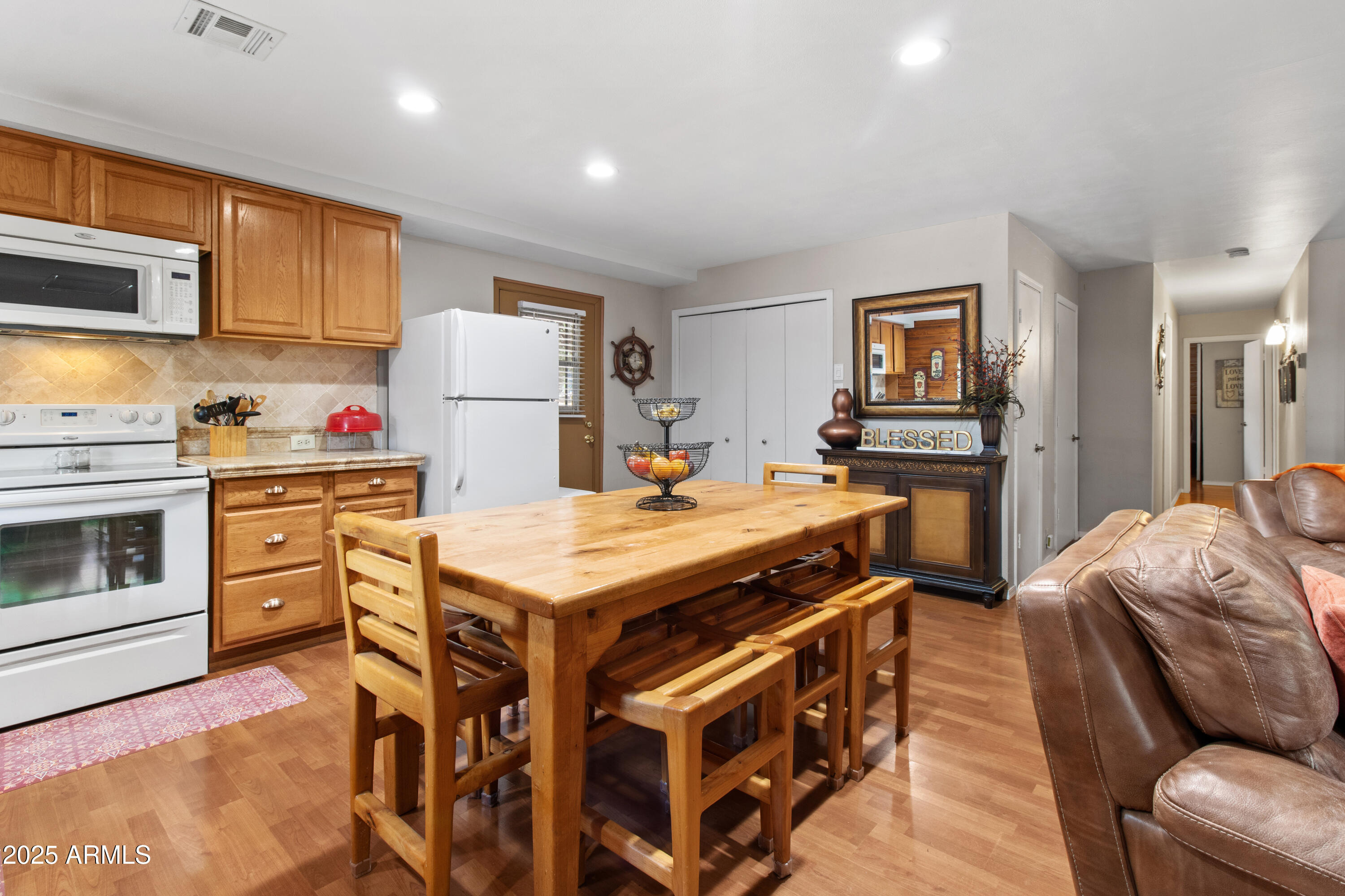3004 Pinewood Drive Overgaard, AZ 85933 - Photo 8 of 29 Kitchen/Dining room
