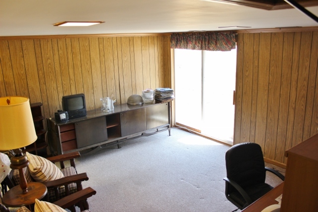 28621 Valley Road Ingleside, IL 60041 - Photo 20 of 24 a living room with furniture and a window