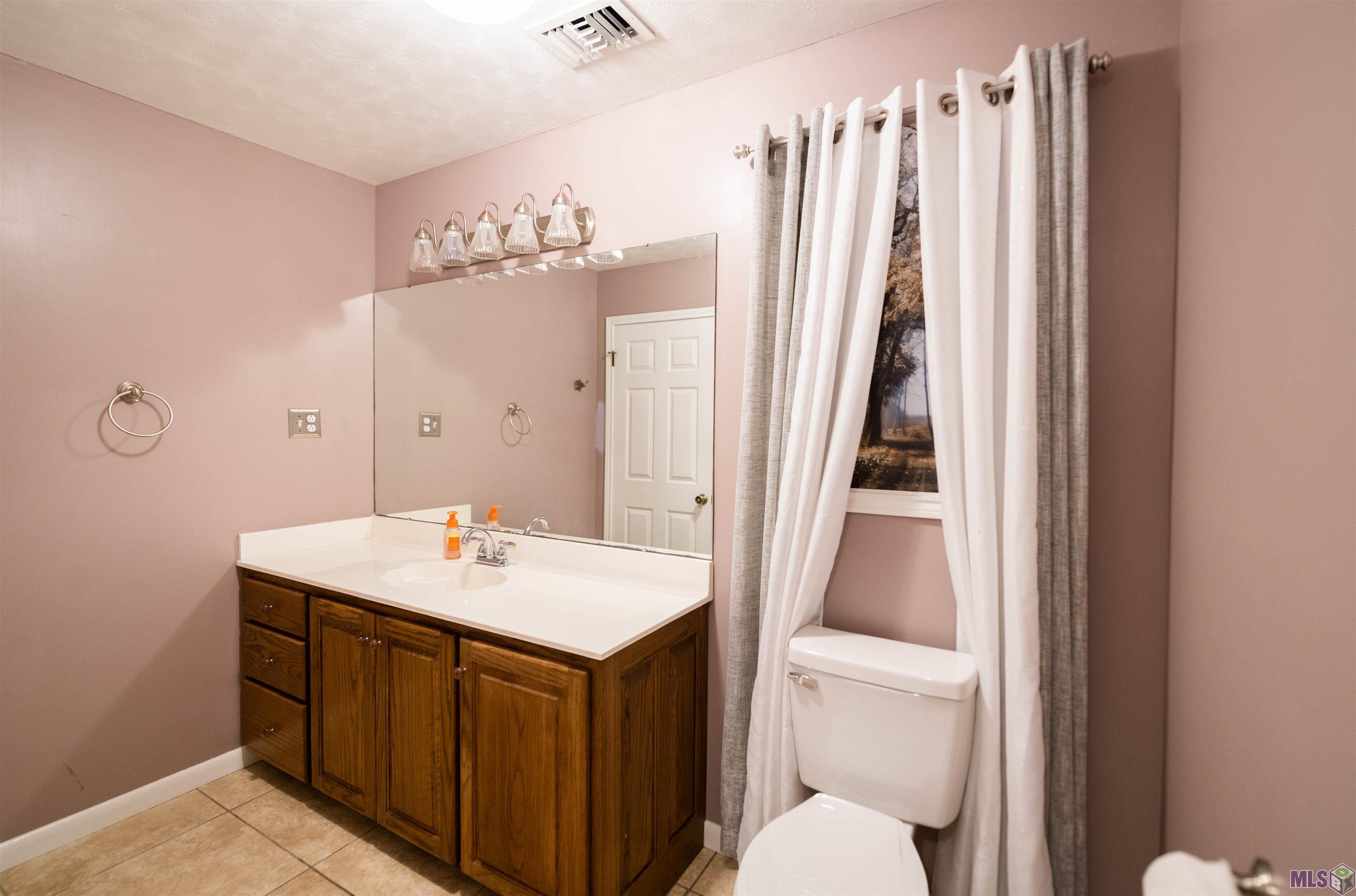 2033 Bayou Blue Road Houma, LA 70364 - Photo 16 of 31 2nd suite bath view 2
