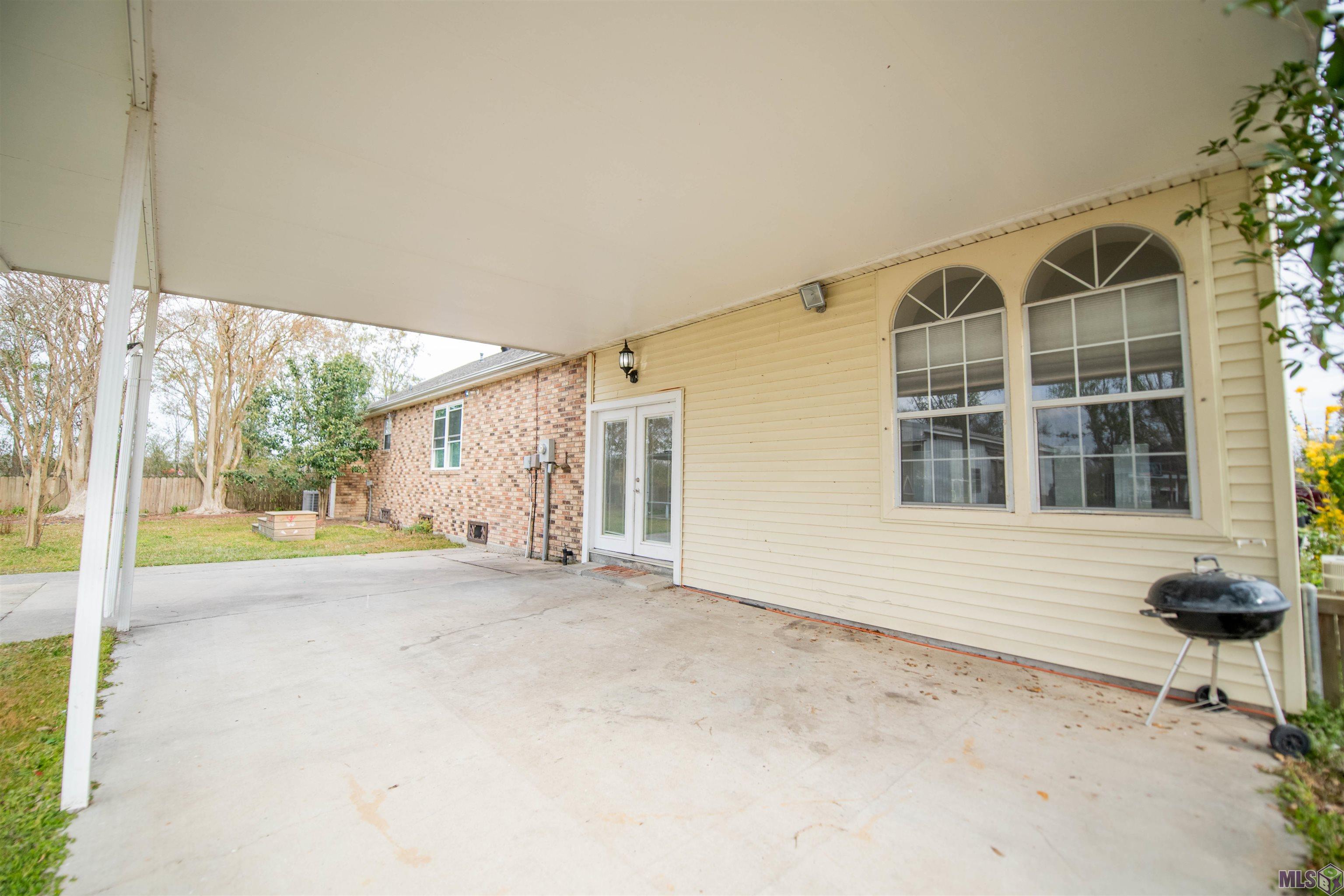 2033 Bayou Blue Road Houma, LA 70364 - Photo 22 of 31 back patio