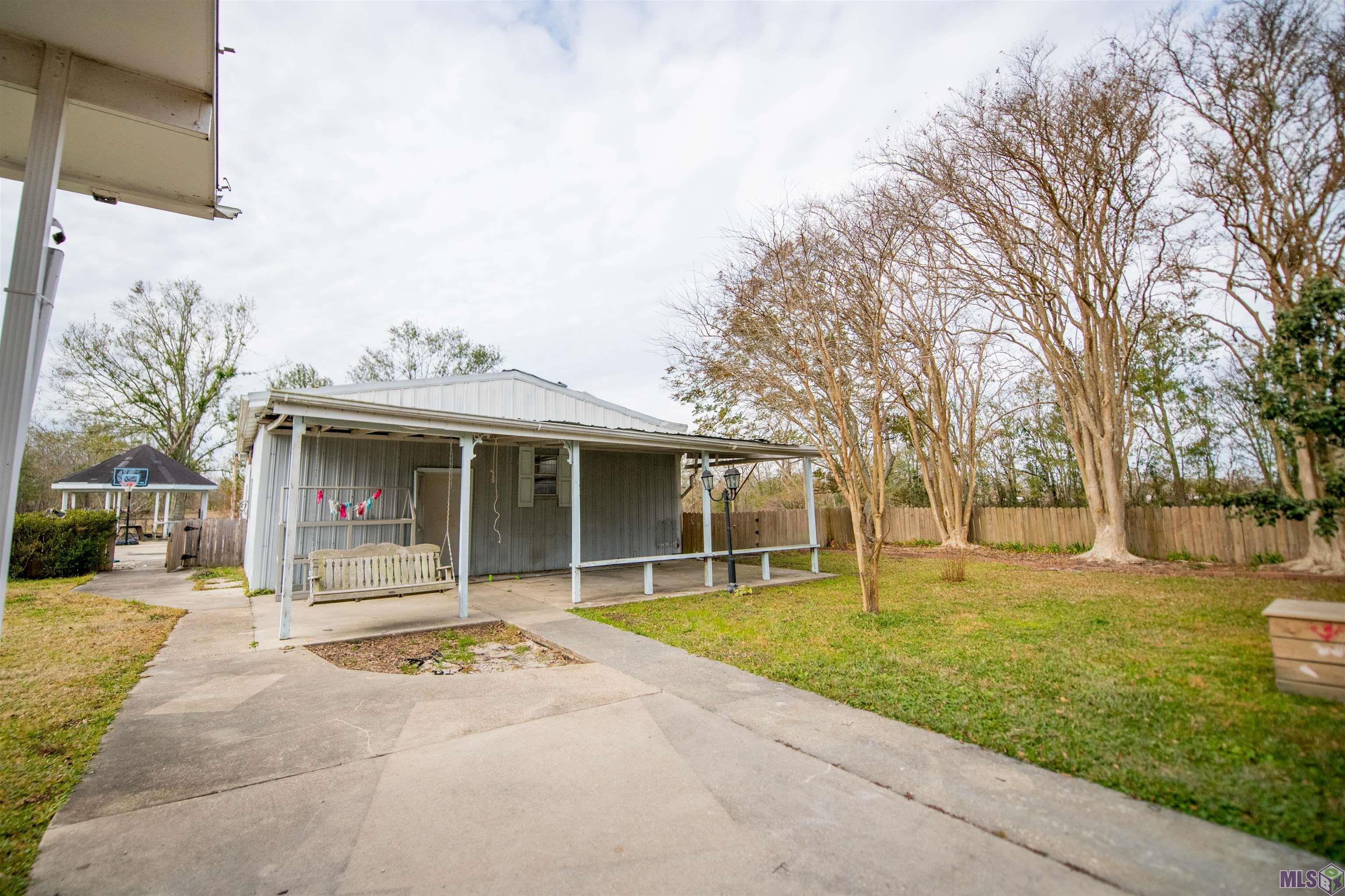 2033 Bayou Blue Road Houma, LA 70364 - Photo 23 of 31 work shop