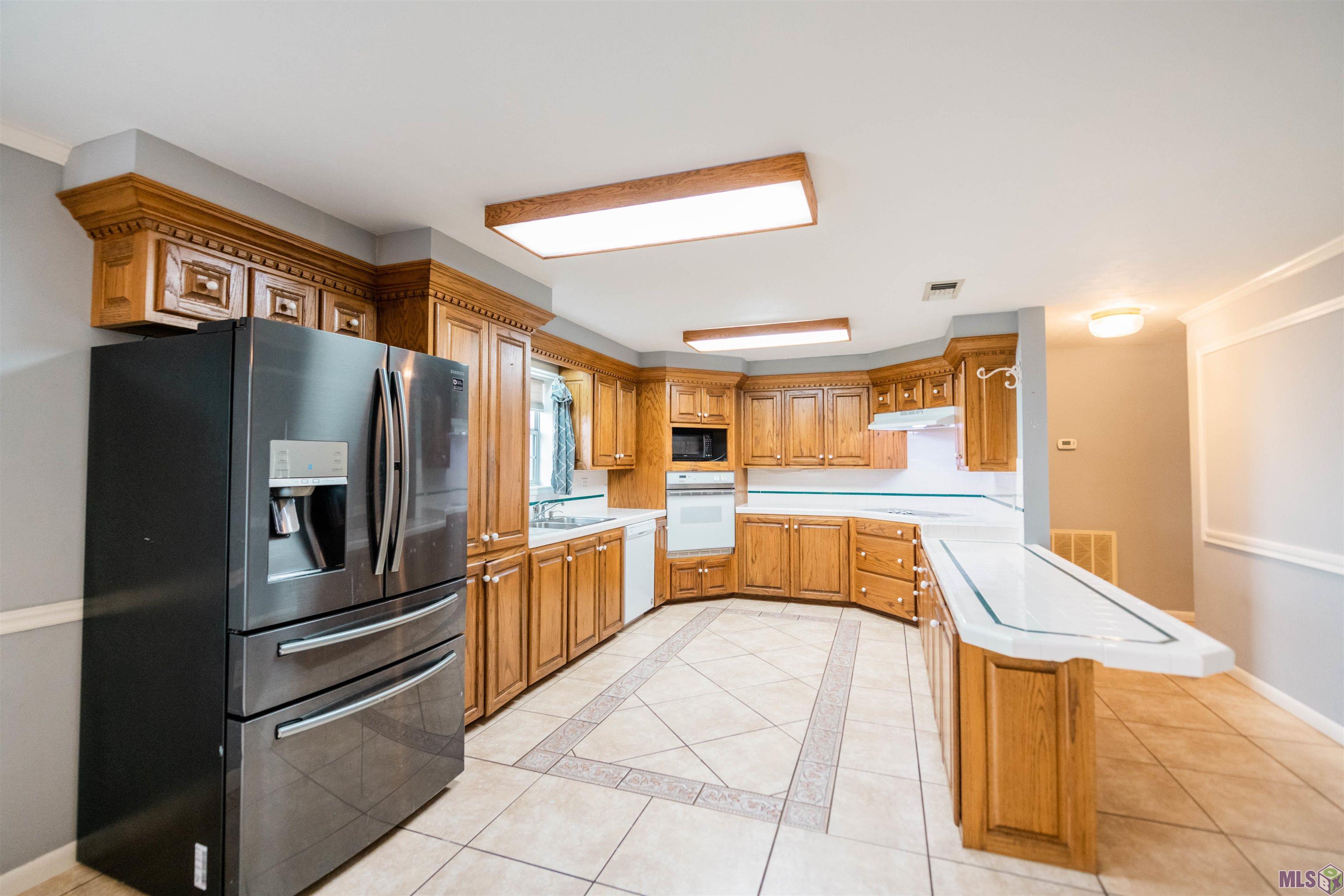 2033 Bayou Blue Road Houma, LA 70364 - Photo 7 of 31 Kitchen