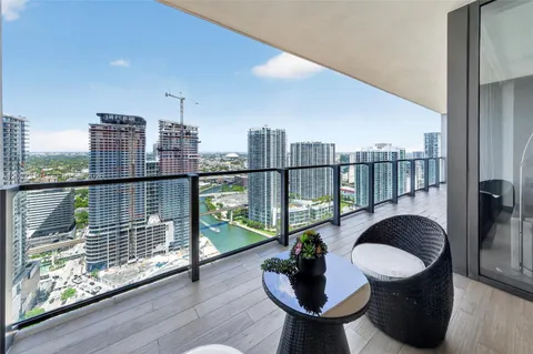 $659,999 | 68 Southeast 6th Street, Unit 3506, Miami, FL 33131