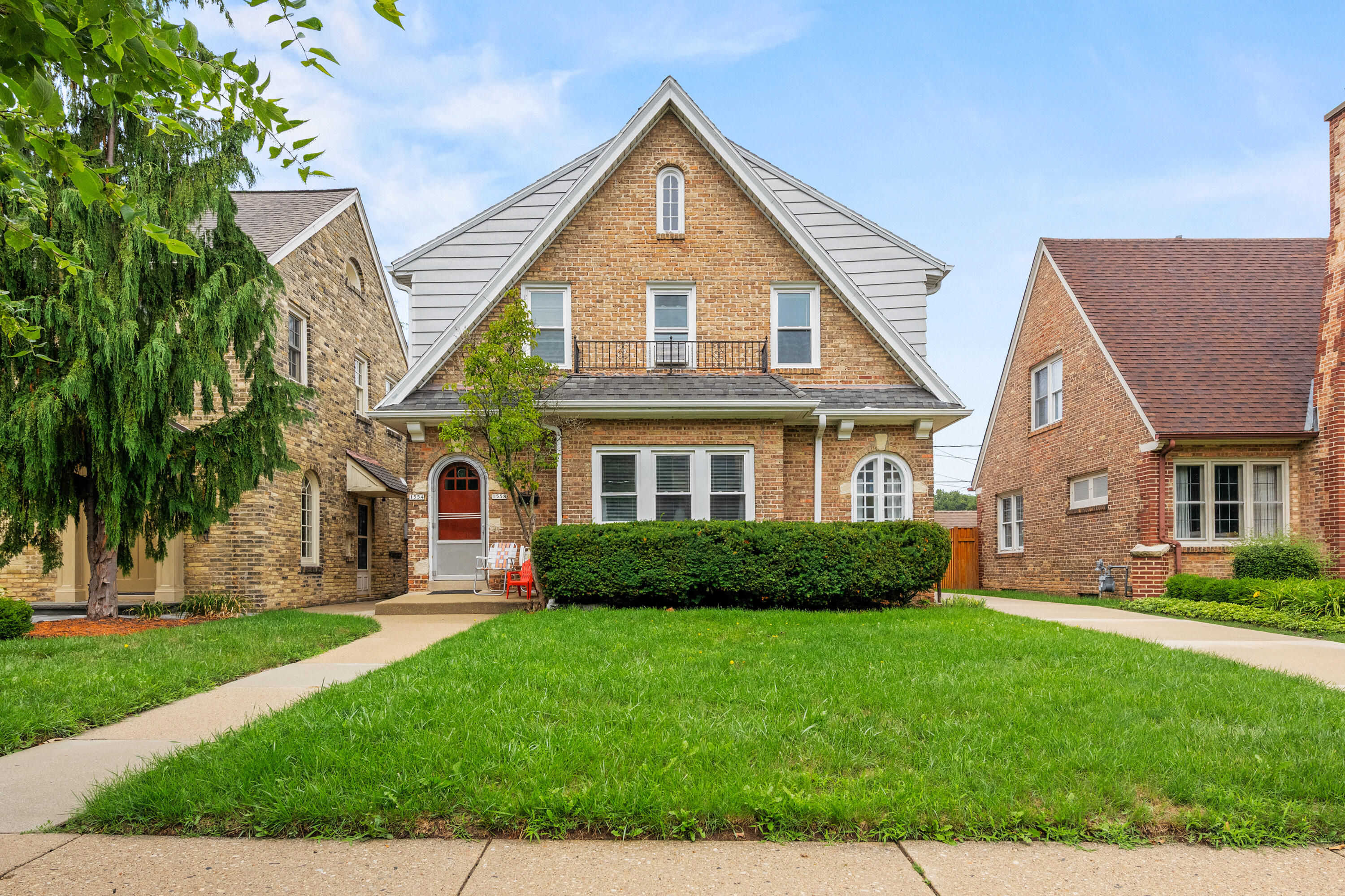 1554 East Hampton Road Whitefish Bay, WI 53217 - Photo 1 of 42 Welcome home!