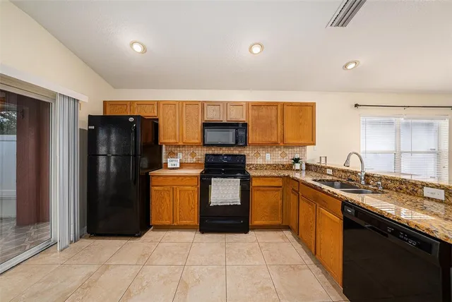 $2,000 | 7924 Carriage Pointe Drive, Gibsonton, FL 33534