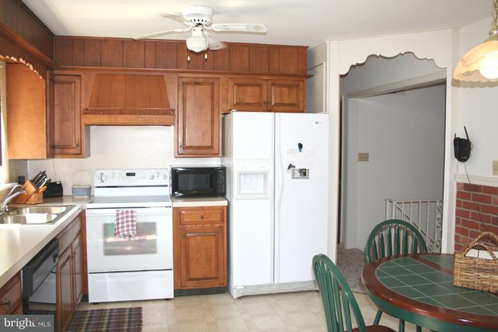 124 Swarthmore Drive Lititz, PA 17543 - Photo 4 of 8 Gallery Image 4