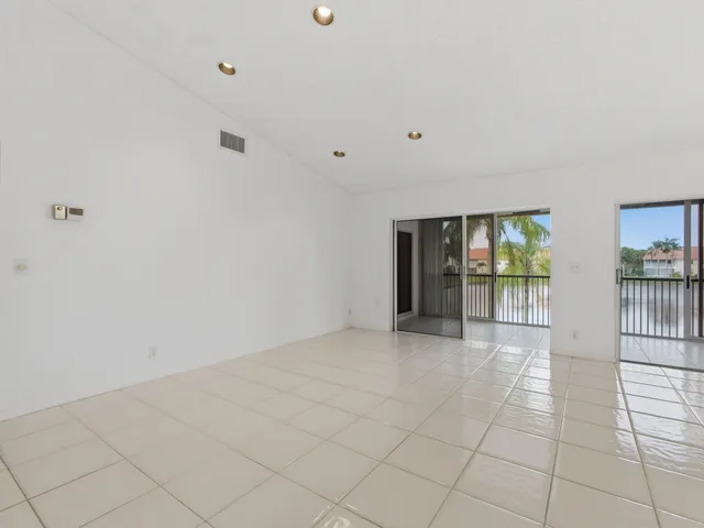 $275,000 | 14383 VÃa Royal, Unit 3, Delray Beach, FL 33446