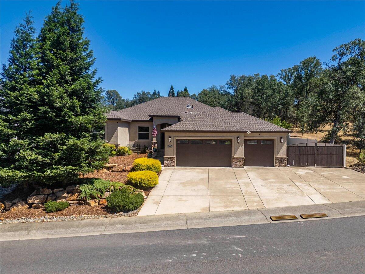 5697 Constitution Way Redding, CA 96003 - Photo 1 of 87 Welcome!