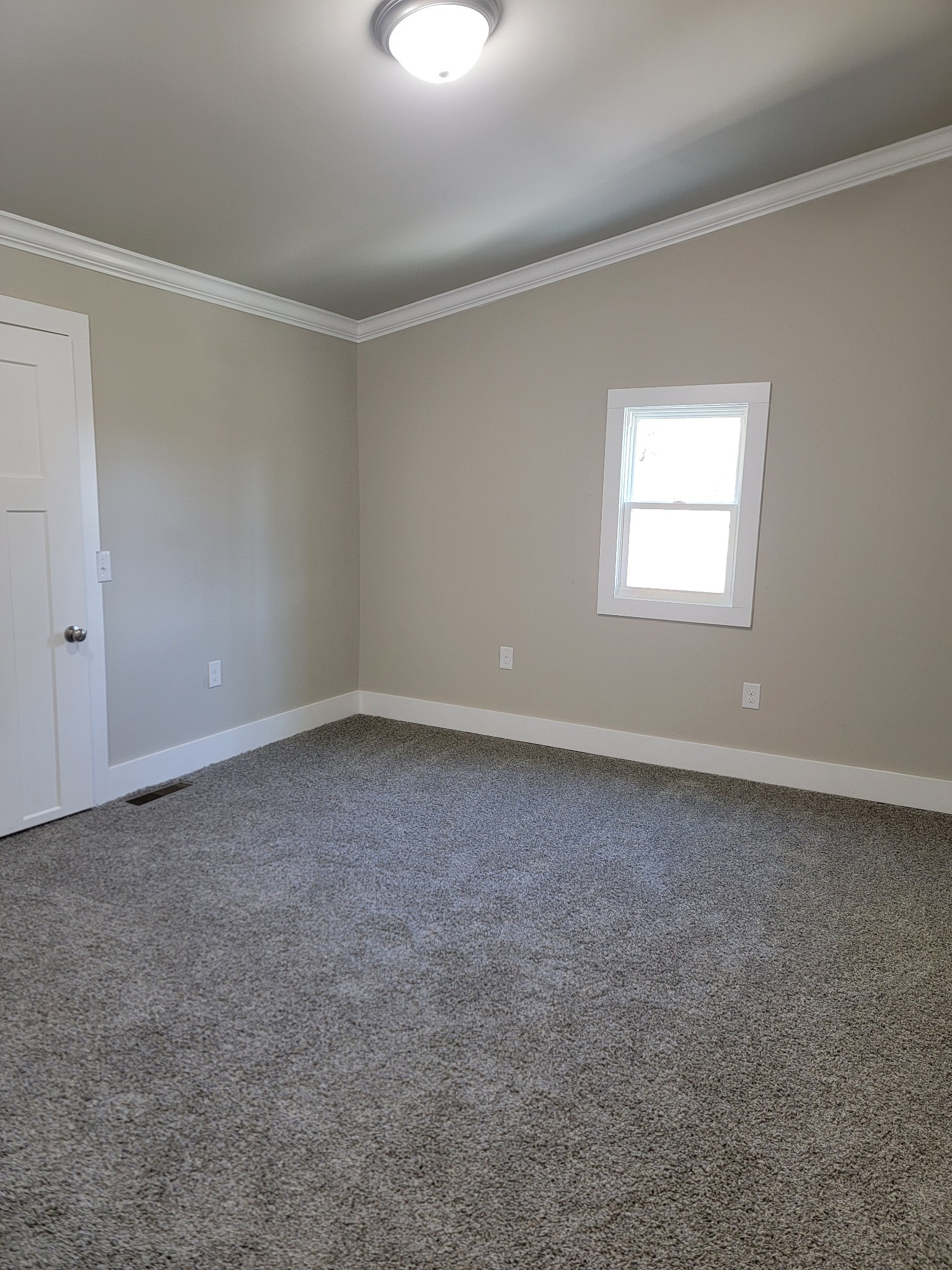 773 Shady Rest Road McMinnville, TN 37110 - Photo 9 of 14 an empty room with a window