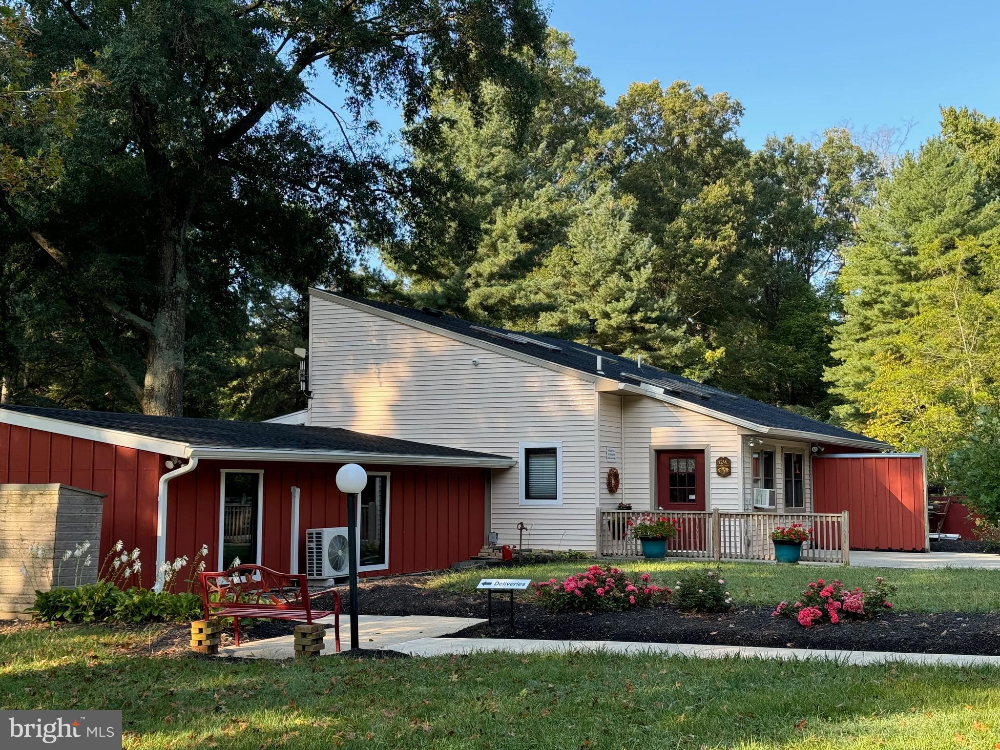a view of a house with backyard and garden