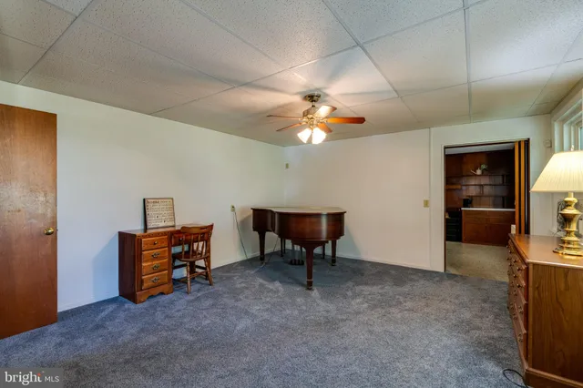 a view of a livingroom with furniture