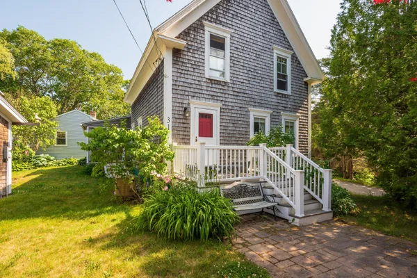 $575,000 | 31 Bay Street, Boothbay Harbor, ME 04538
