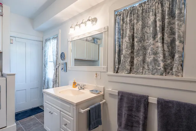 $575,000 | 31 Bay Street, Boothbay Harbor, ME 04538