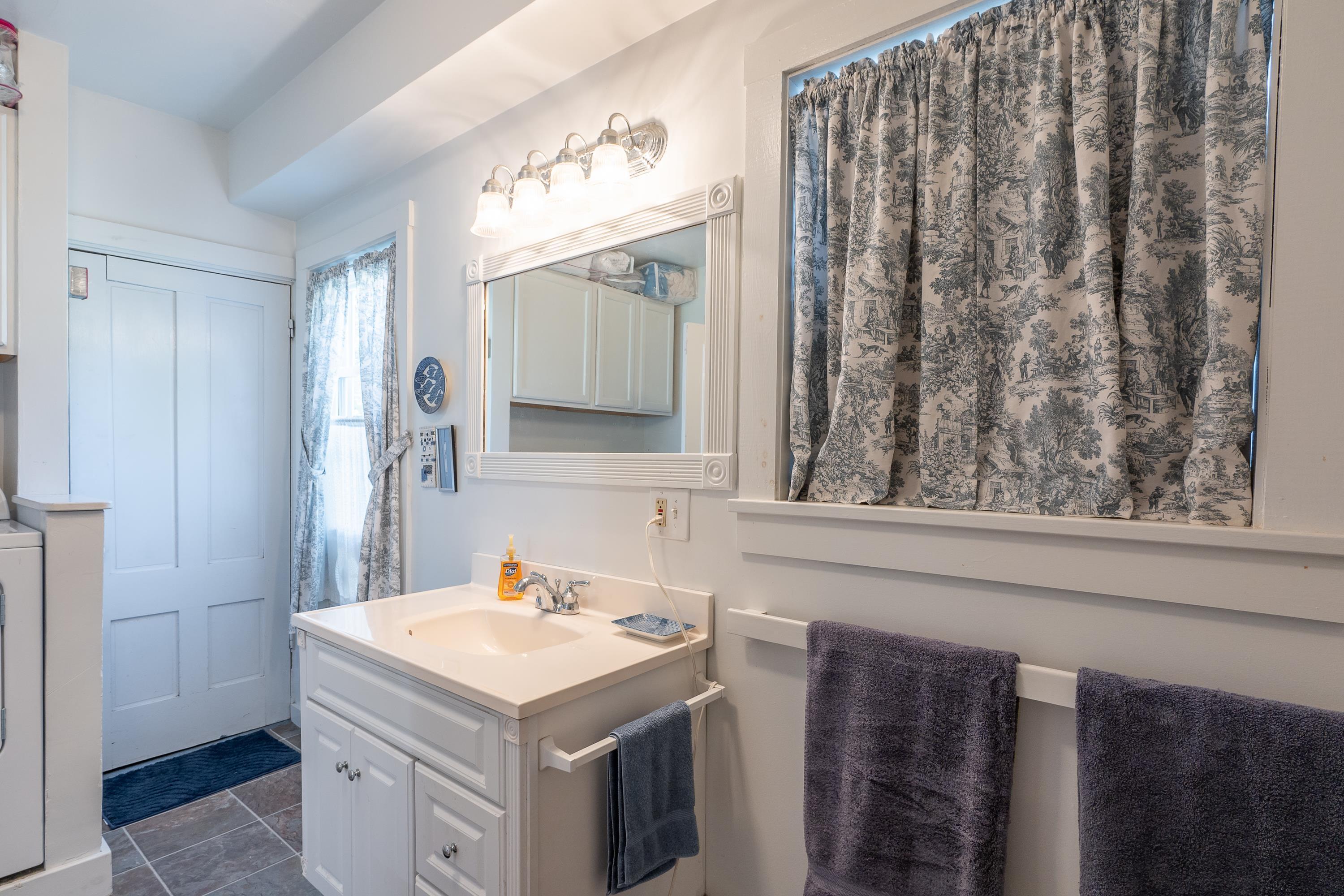 31 Bay Street Boothbay Harbor, ME 04538 - Photo 23 of 57 1st Floor full bath III