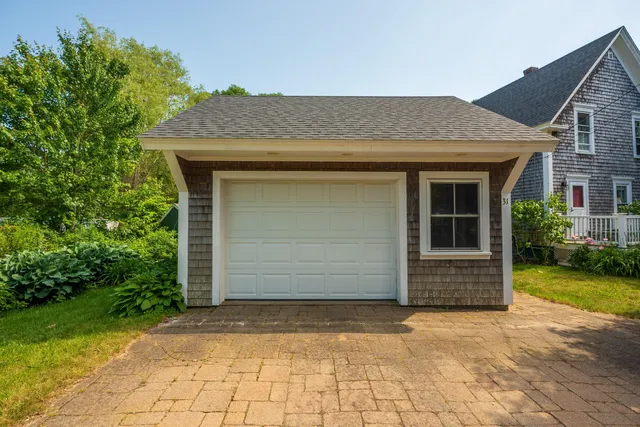 $575,000 | 31 Bay Street, Boothbay Harbor, ME 04538