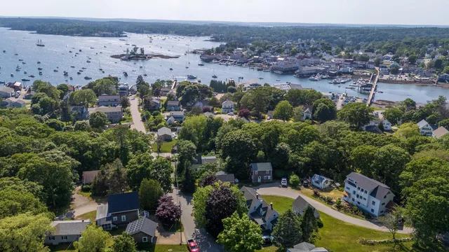 $575,000 | 31 Bay Street, Boothbay Harbor, ME 04538