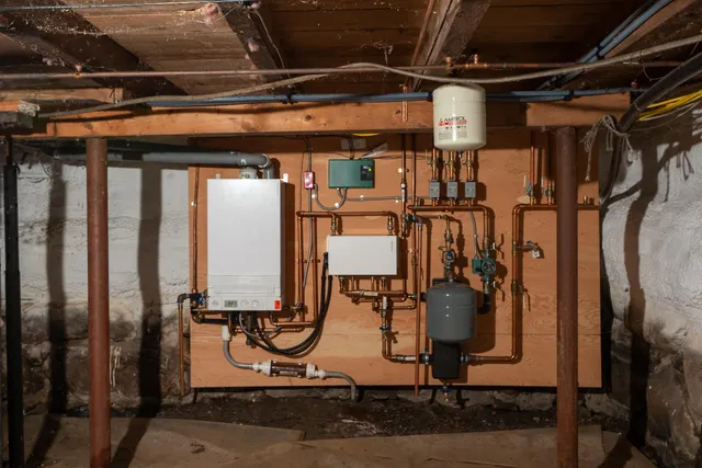 $575,000 | 31 Bay Street, Boothbay Harbor, ME 04538