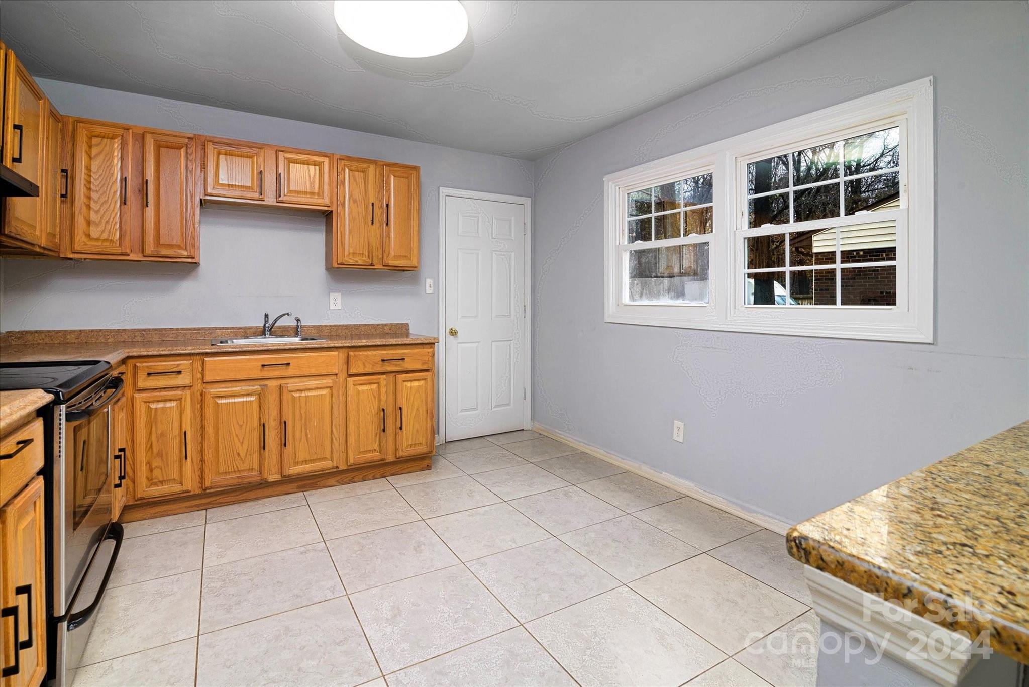 733 Milan Road East Charlotte, NC 28216 - Photo 10 of 27