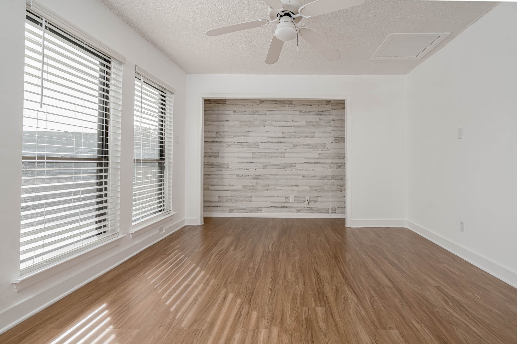 2277 South Kirkwood Road, Unit 4/808 Houston, TX 77077 - Photo 13 of 23 Experience the versatility of Bedroom #2, featuring its own bathroom or a private office, perfect for work or relaxation.