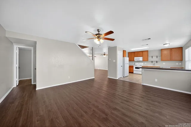 $219,900 | 8859 Kestrel Oak, Converse, TX 78109