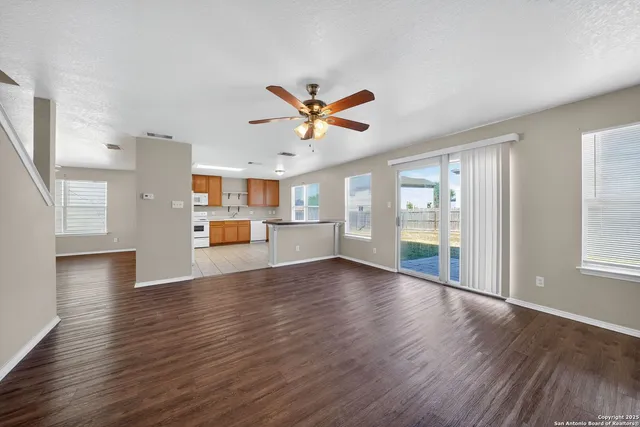 $219,900 | 8859 Kestrel Oak, Converse, TX 78109