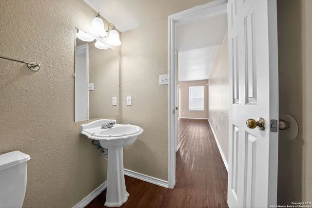 $219,900 | 8859 Kestrel Oak, Converse, TX 78109