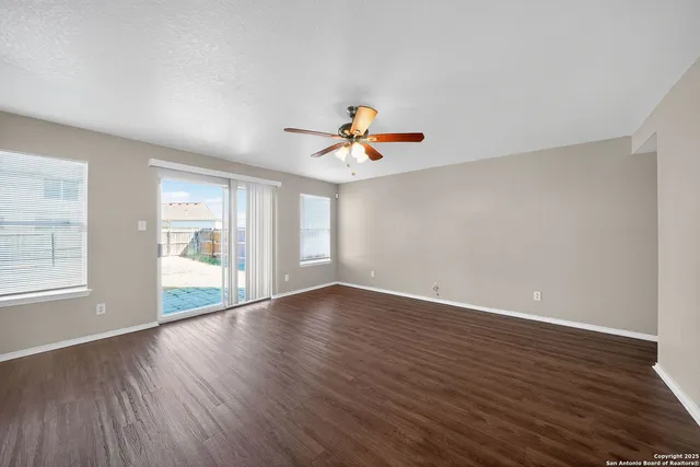 $219,900 | 8859 Kestrel Oak, Converse, TX 78109