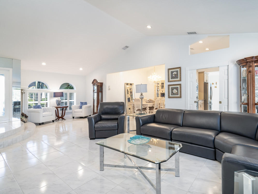 10370 Camelback Lane Boca Raton, FL 33498 - Photo 9 of 33 1010370CamelbackLnInteriorjpg