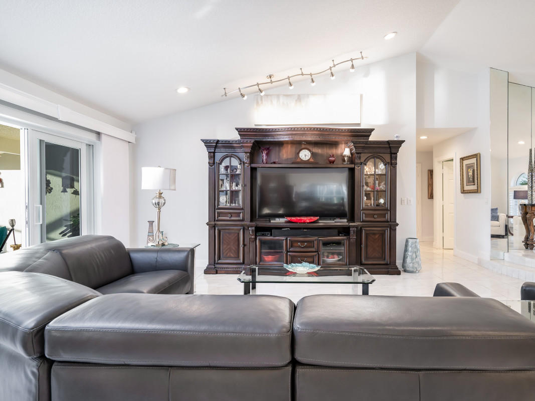 10370 Camelback Lane Boca Raton, FL 33498 - Photo 10 of 33 1110370CamelbackLnInteriorjpg