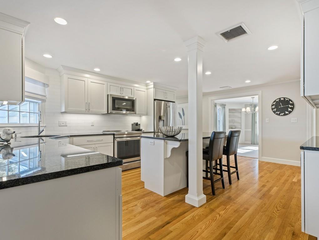 15 Woodfield Road Wellesley, MA 02482 - Photo 3 of 18