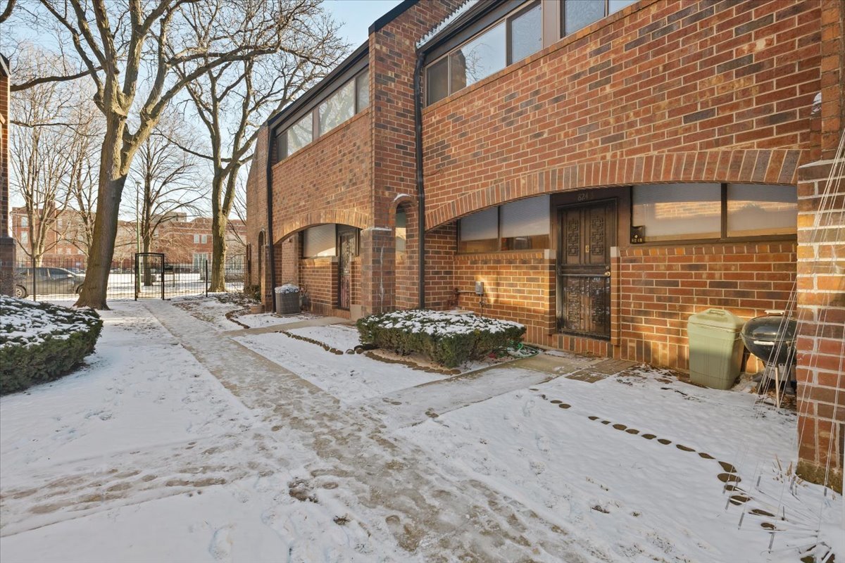 824 South May Street, Unit B Chicago, IL 60607 - Photo 2 of 9 Gallery Image 2
