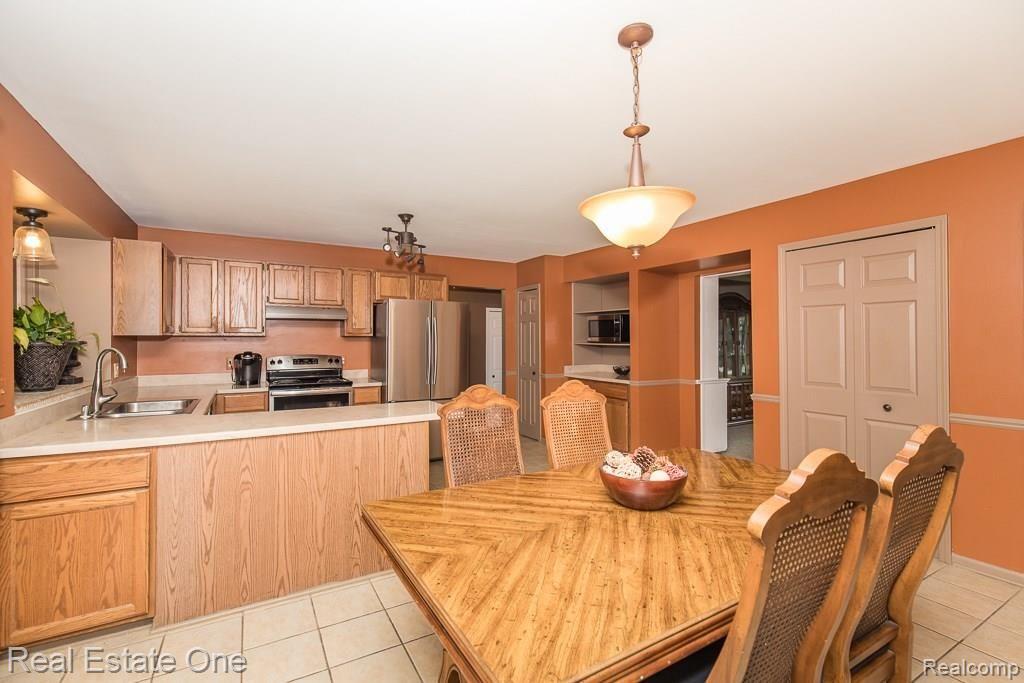 2425 Rancroft Beat Rochester Hills, MI 48306 - Photo 17 of 32