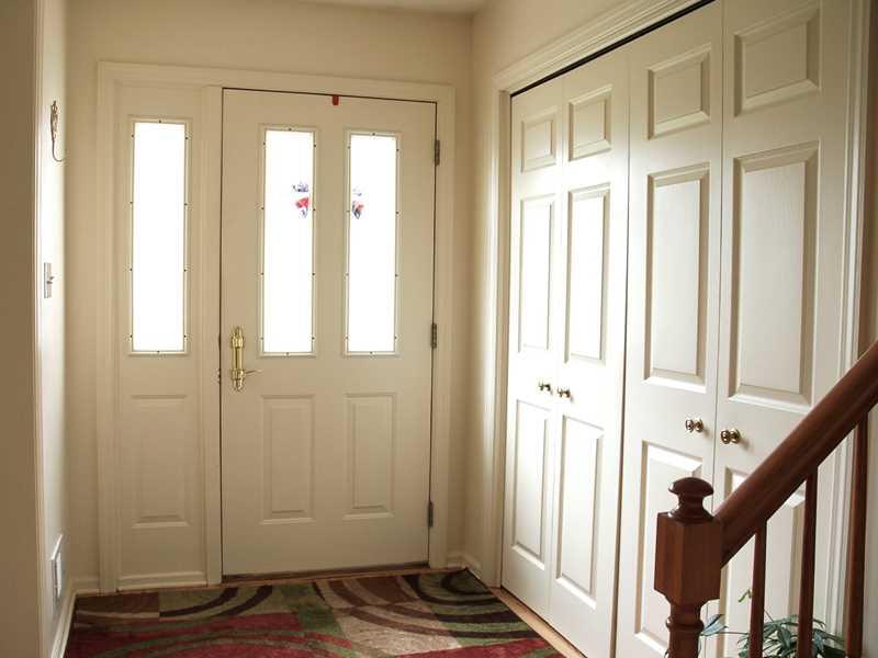 1534 Anderson Road Pittsburgh, PA 15209 - Photo 2 of 20 Entry/Foyer. Neutral dcor, light & bright, double closets, leads to both LR and kitchen.