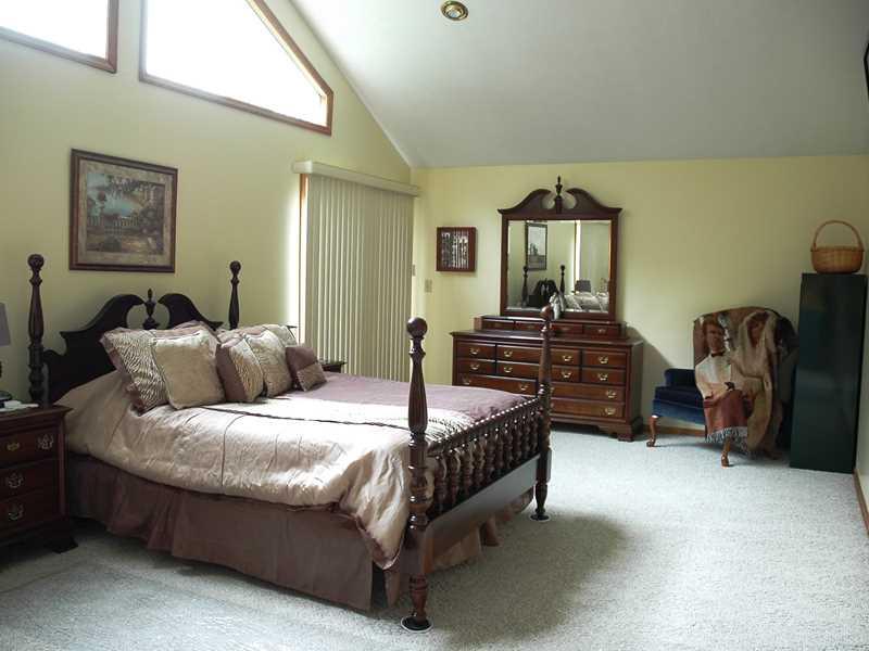 1534 Anderson Road Pittsburgh, PA 15209 - Photo 11 of 20 Master Bedroom. Light and bright and huge...Owner s suite has a vaulted ceiling, walk-in closets and an updated bath.