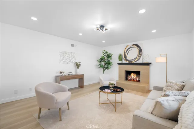 $1,275,000 | 17391 Meer Circle, Huntington Beach, CA 92647