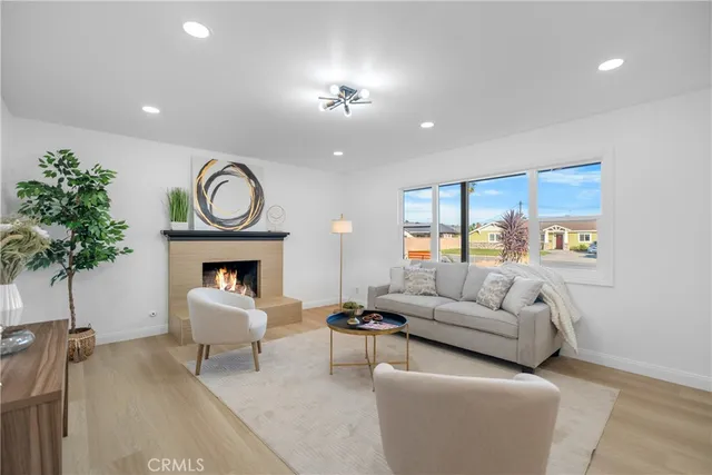 $1,275,000 | 17391 Meer Circle, Huntington Beach, CA 92647