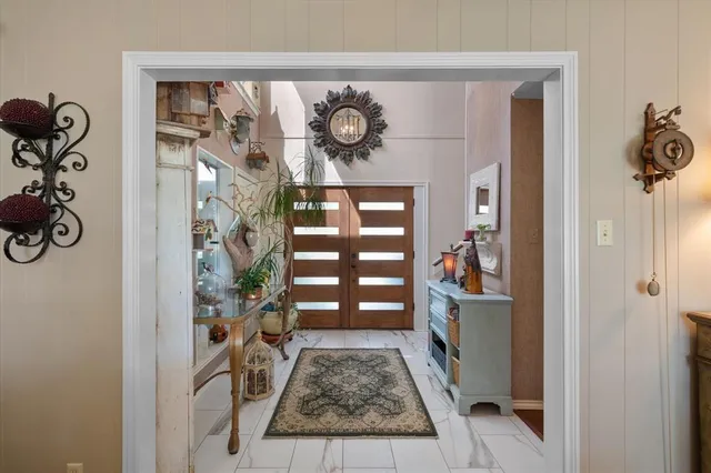 a view of entryway with a flower pot and a bookshelf