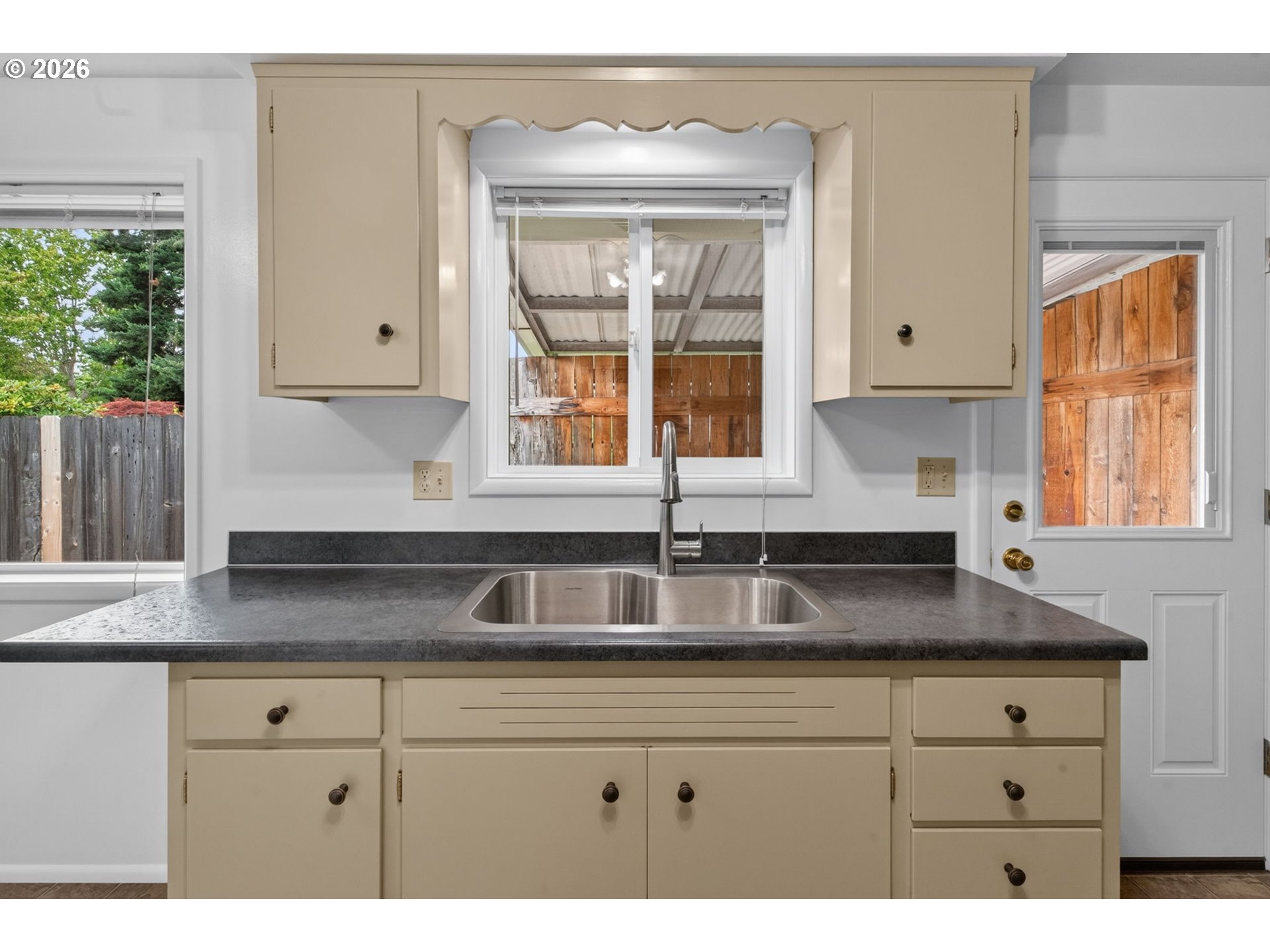 447 Maxwell Road Eugene, OR 97404 - Photo 15 of 47