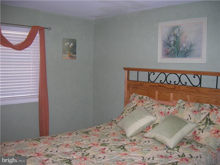 12135 Ranier Road Philadelphia, PA 19154 - Photo 5 of 12 Master Bedroom