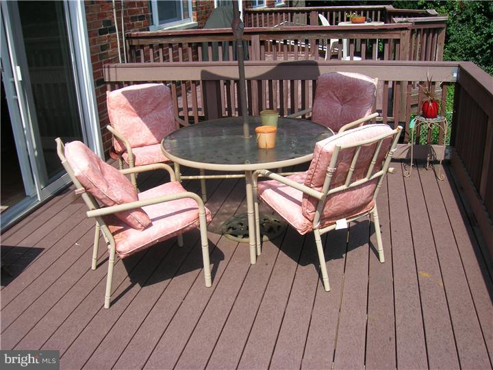 12135 Ranier Road Philadelphia, PA 19154 - Photo 8 of 12 Deck