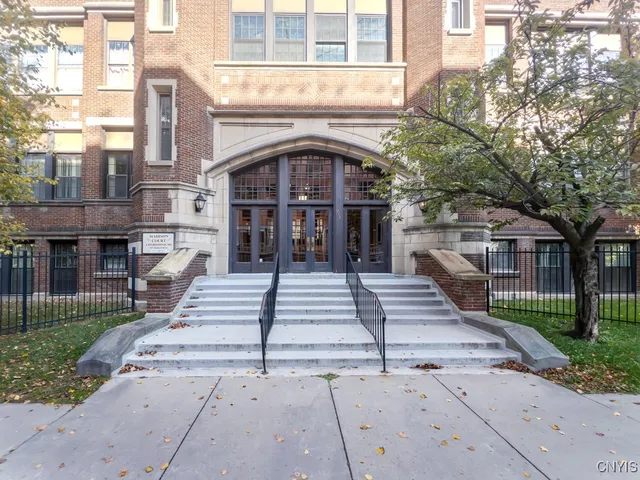 $1,950 | 917 Madison Street, Unit 5, Syracuse, NY 13210