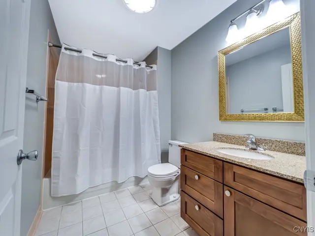 $1,950 | 917 Madison Street, Unit 5, Syracuse, NY 13210