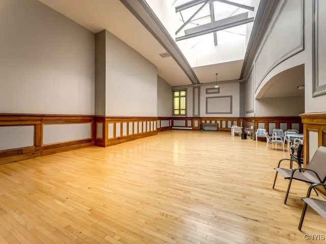 $1,950 | 917 Madison Street, Unit 5, Syracuse, NY 13210